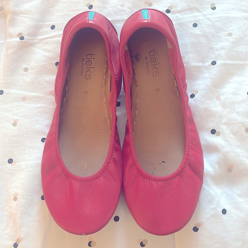 Gorgeous Tieks fuchsia pink ballet flats